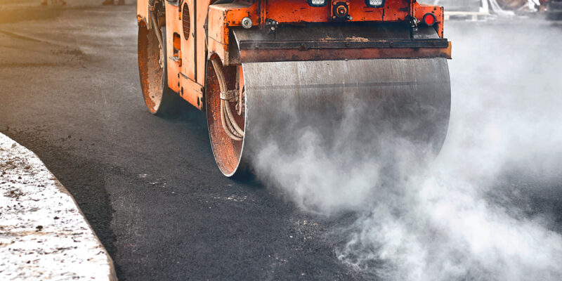 Vibration,Roller,Compactor,Lay,New,Asphalt,Surface,In,Wintertime.,Road